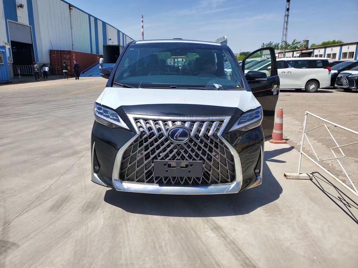 新款雷克薩斯LM300 2.5混動(dòng)版四座七座全部現(xiàn)車國(guó)六價(jià)優(yōu)鉅惠