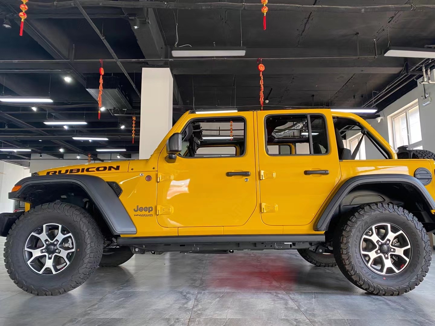 22款加版 JEEP撒哈拉現(xiàn)車(chē) 顏色配置齊全   秒殺特價(jià)中