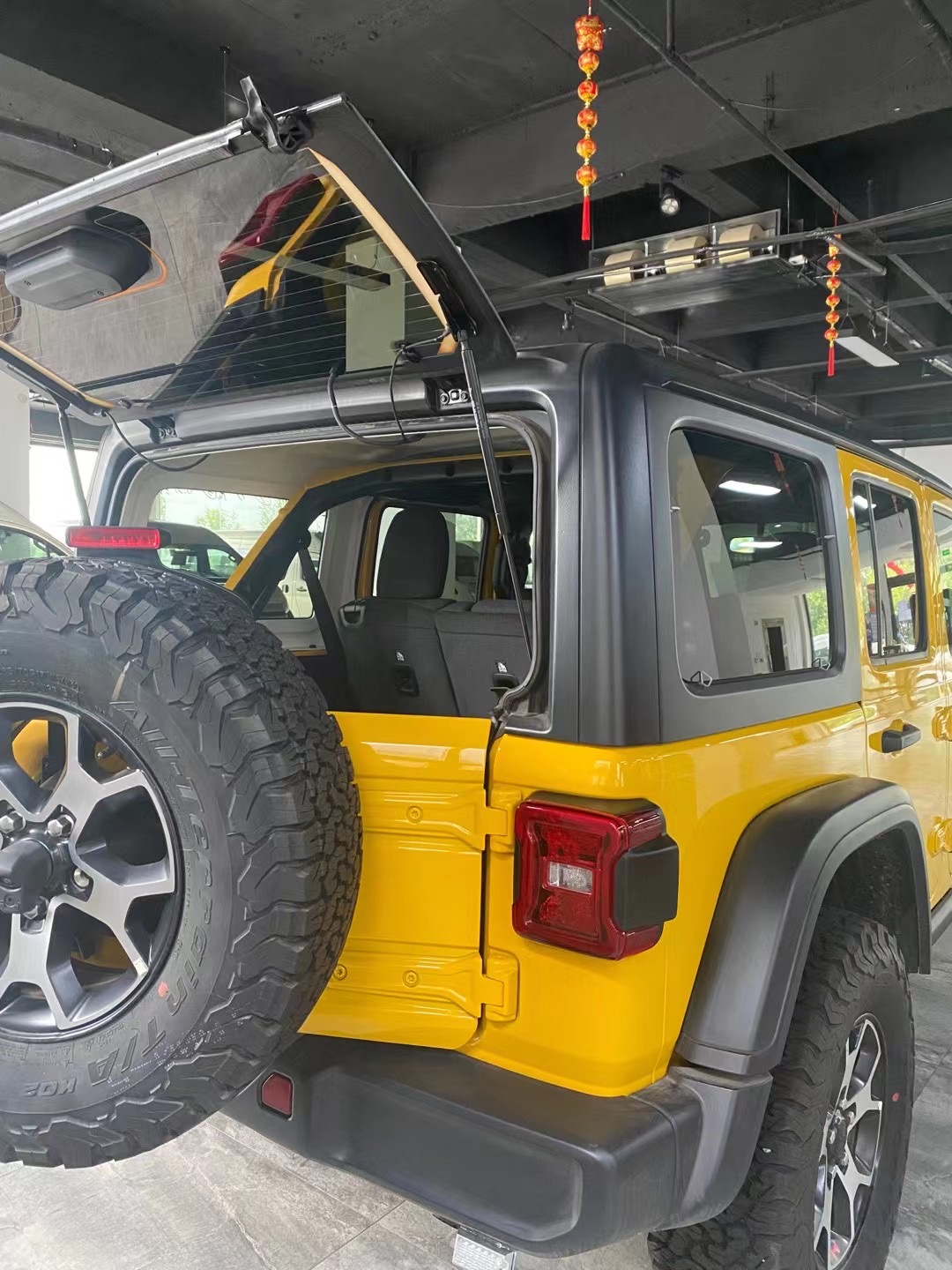22款加版 JEEP撒哈拉現(xiàn)車(chē) 顏色配置齊全   秒殺特價(jià)中