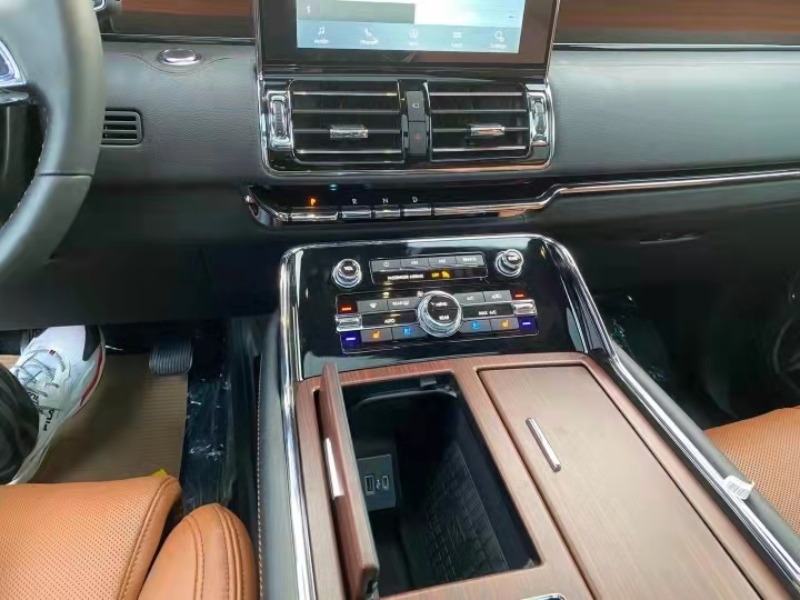 2020款林肯領(lǐng)航員3.5T 天津港現(xiàn)車特價(jià)127萬