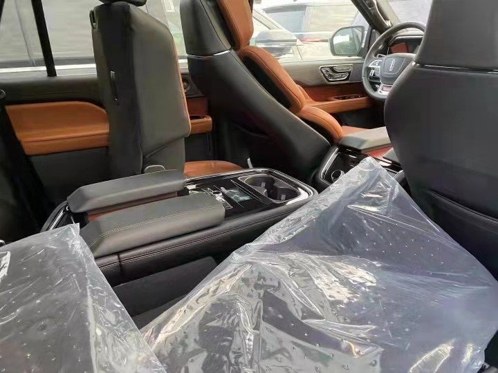 2020款林肯領(lǐng)航員3.5T   天津港現(xiàn)車特價(jià)127萬