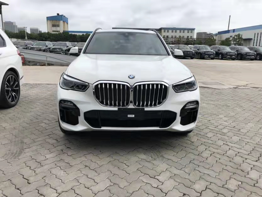2020款寶馬X5  天津港國六現(xiàn)車隨時提