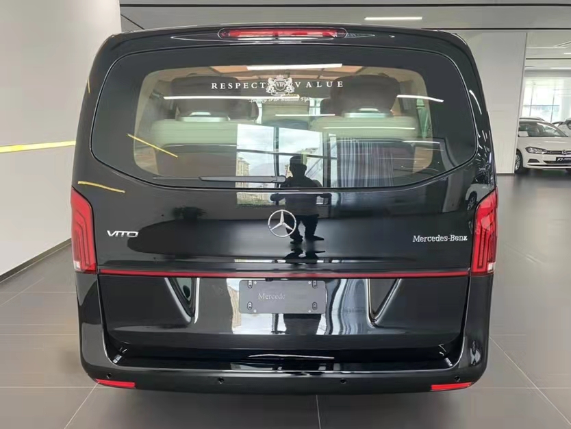 2021款奔馳 威霆商務(wù)7座  天津港保稅區(qū)現(xiàn)車隨時提