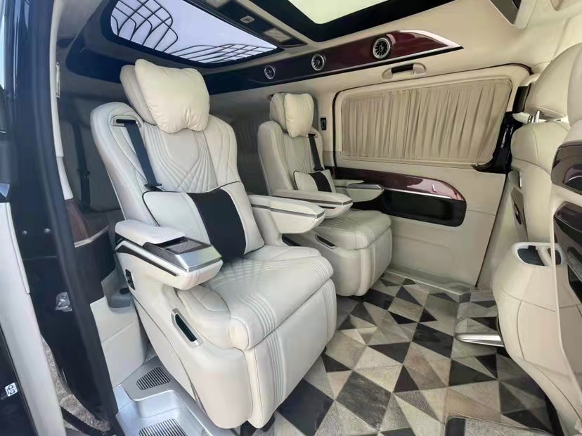 20款奔馳v260L高頂雙色限量版  天津港隨時提車價優(yōu)