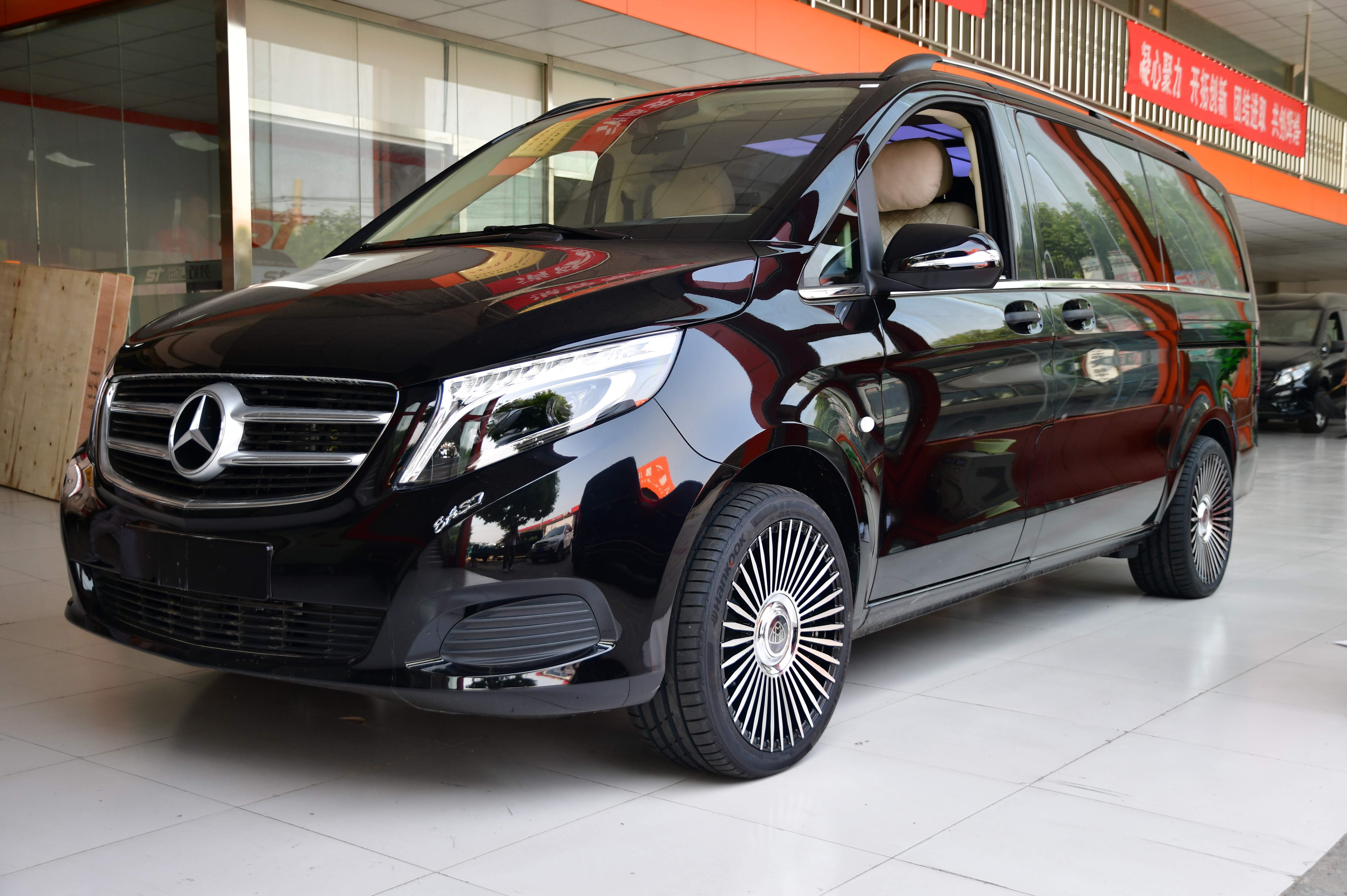 v260改裝豪華商務(wù)車 天津港保稅區(qū)持續(xù)熱銷中