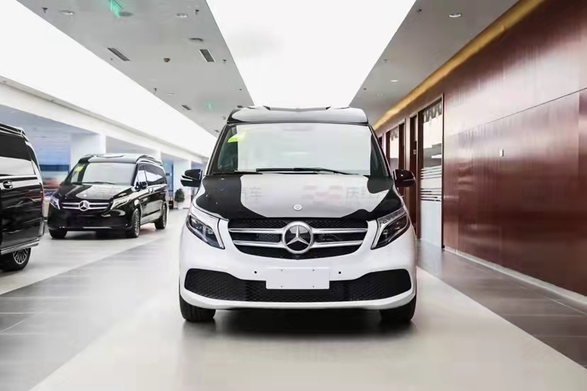高頂半隔斷豪華商務(wù)車奔馳V260  天津港全國上牌價(jià)格鉅惠