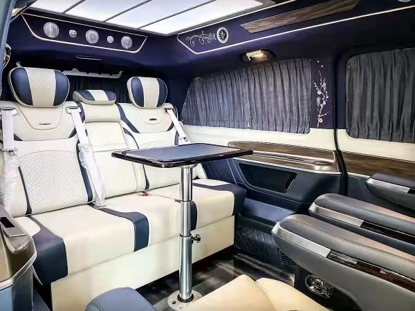 奔馳V260改裝高頂半隔斷商務(wù)車 天津港持續(xù)熱銷中