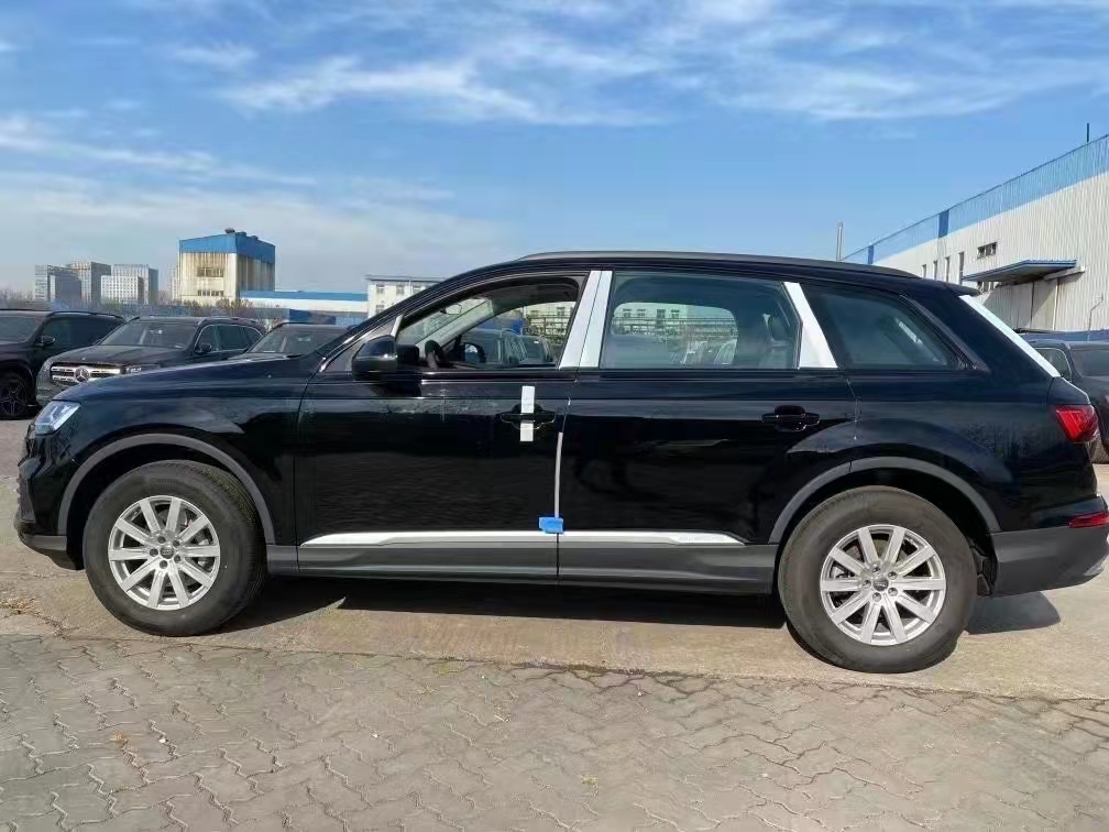   奧迪Q7 21款 2.0T 標(biāo)準(zhǔn)  天津港現(xiàn)車(chē)特惠60萬(wàn)
