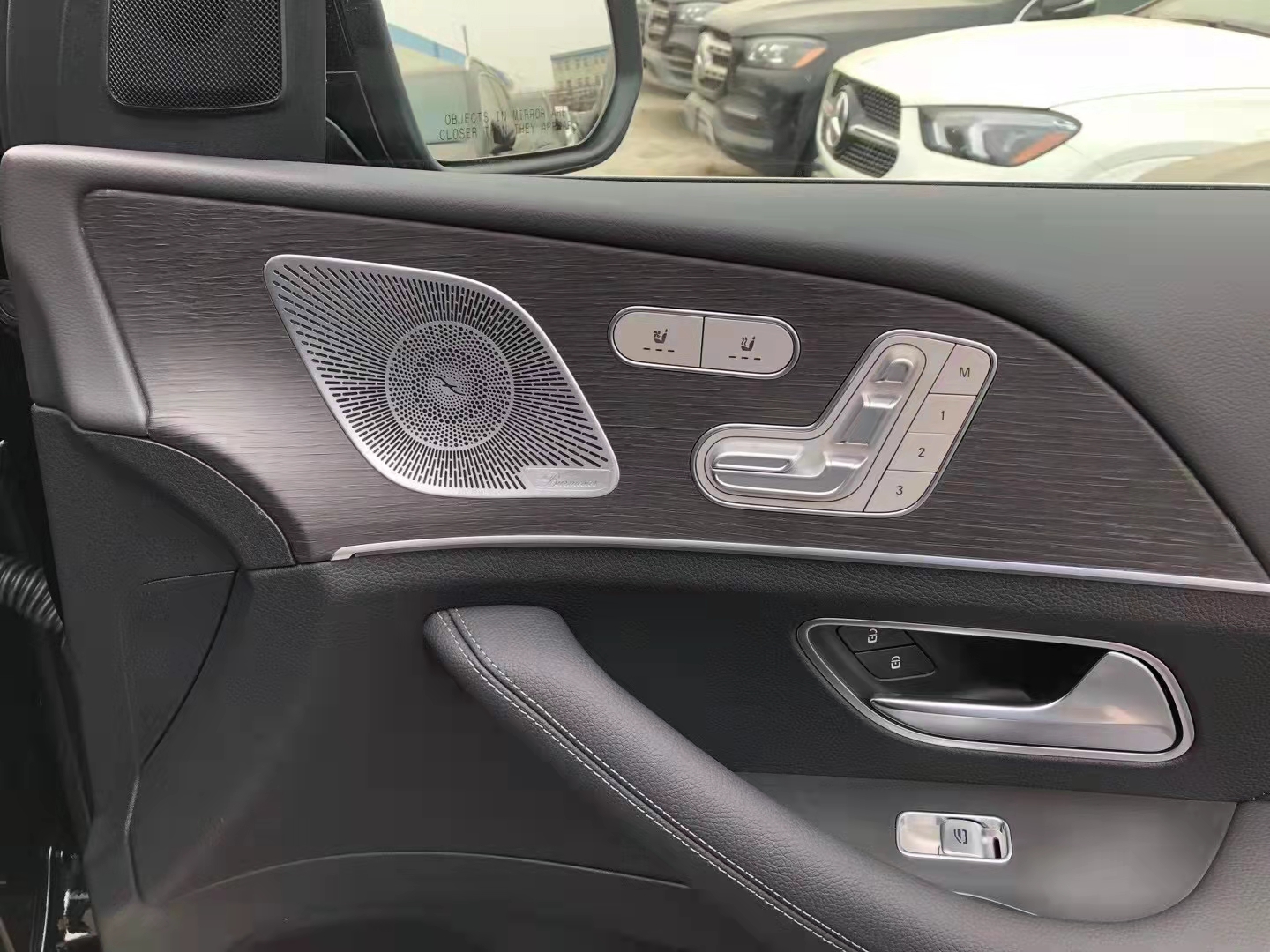 奔馳GLS450 21款 7座 全景21輪   天津港現(xiàn)車全國(guó)最新報(bào)價(jià)