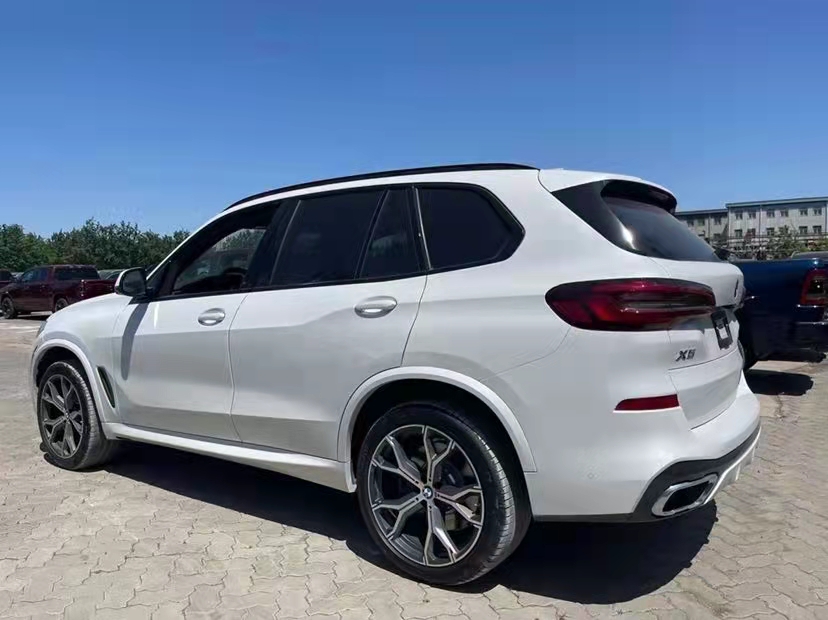 寶馬X5 2021款 3.0T   國六清倉親情價十月裸利促銷
