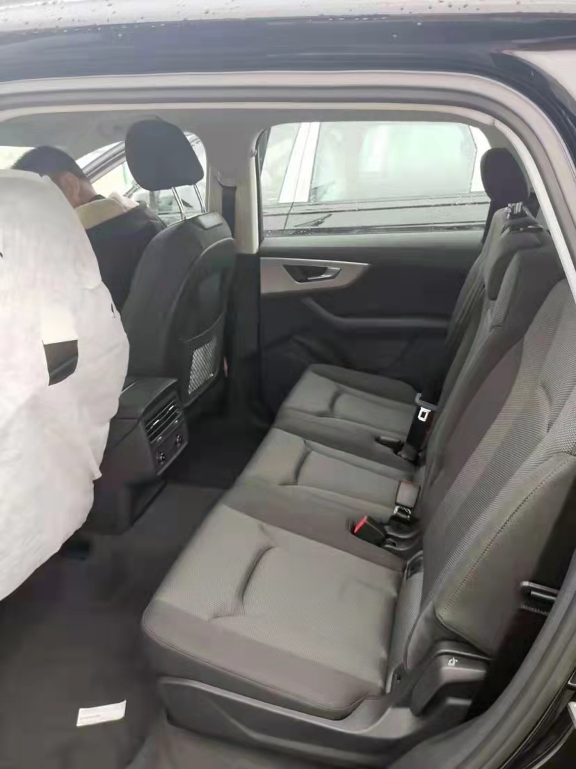 奧迪Q7 21款 2.0T 標(biāo)準(zhǔn) 港口國六優(yōu)惠 實(shí)車價(jià)格行情