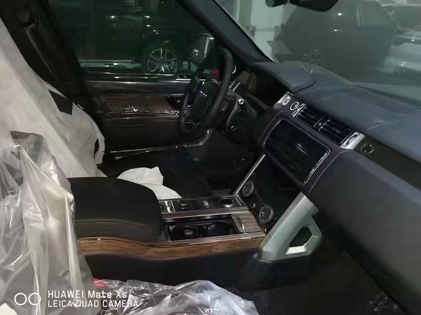  攬勝行政 20款 3.0T  柴油 HSE 國六現(xiàn)車手續(xù)齊全詳詢
