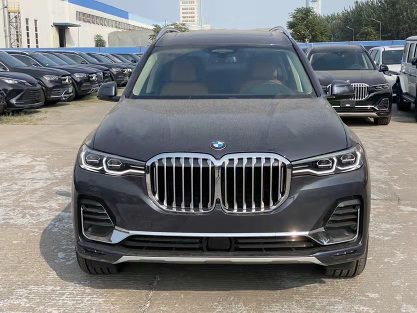 寶馬X7 21款 3.0T Luxury豪華 天津港現(xiàn)車鉅惠搶購(gòu)中