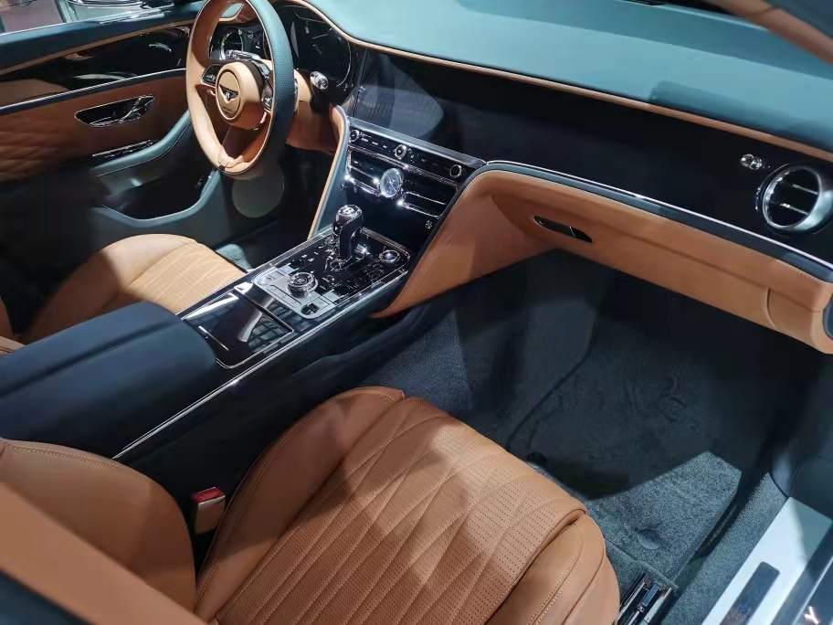 2021ewY 4.0T V8 ۿʮ°f܇r(ji)ֱc(din)