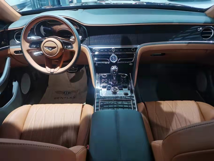2021ewY 4.0T V8 ۿʮ°f܇r(ji)ֱc(din)
