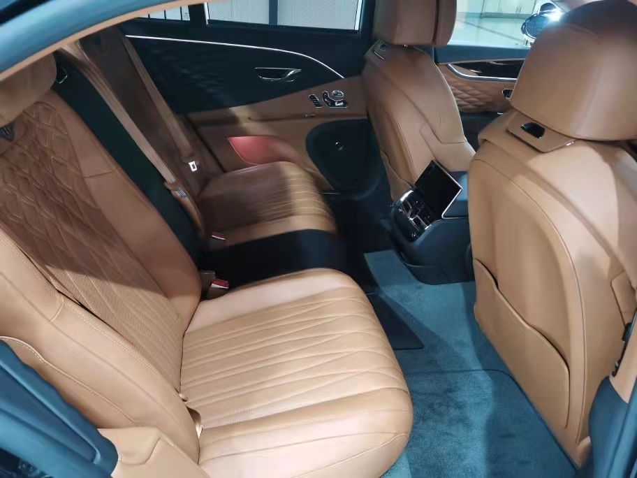 2021ewY 4.0T V8 ۿʮ°f܇r(ji)ֱc(din)
